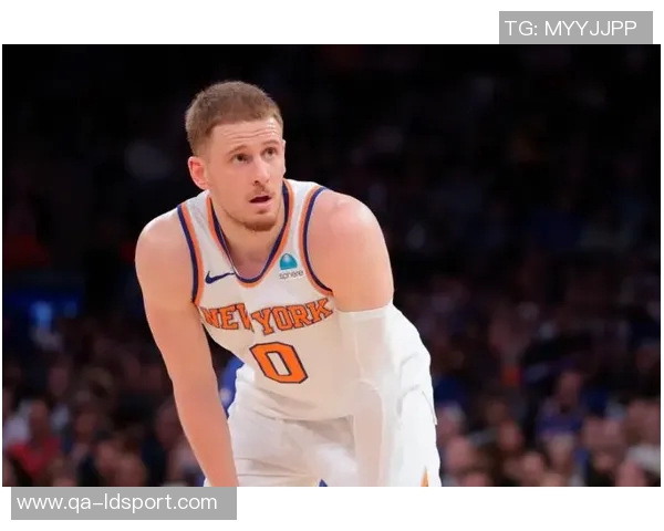 迪文岑佐全场表现出色15投7中三分球命中率高达45贡献21分助力球队胜利