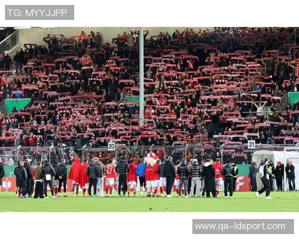 哈曼盛赞拜仁与巴黎对决将成巅峰对决两队实力不容小觑