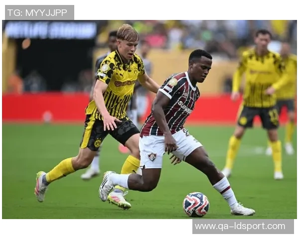 多特蒙德半场领先弗赖堡本塞拜尼进球丘库埃梅卡射门中柱